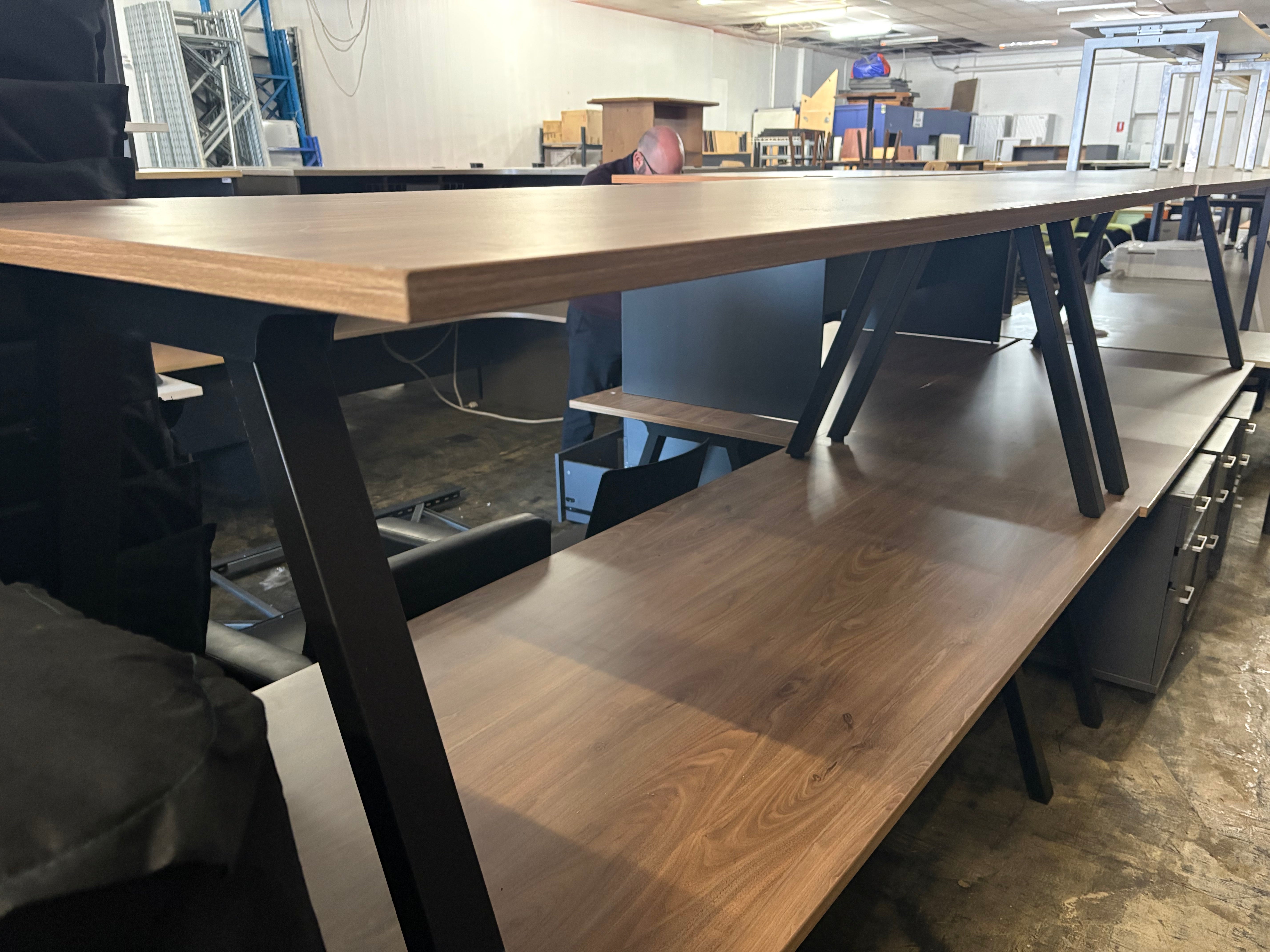 Metal Leg Tables 